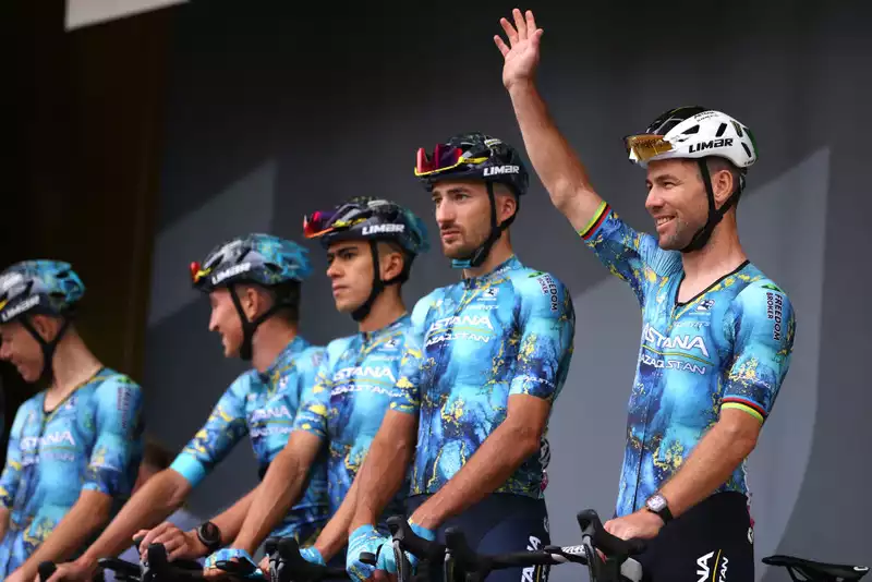 Tour de France Closes in Paris; Cavendish and Vinokurov Discuss Future Plans