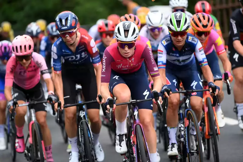 Annemiek van Hulten - Demi Vollaring is the favorite in the Tour de France Fam