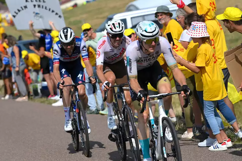 Ben O'Connor enjoys a fast and chaotic attack on stage 19 of the Tour de France