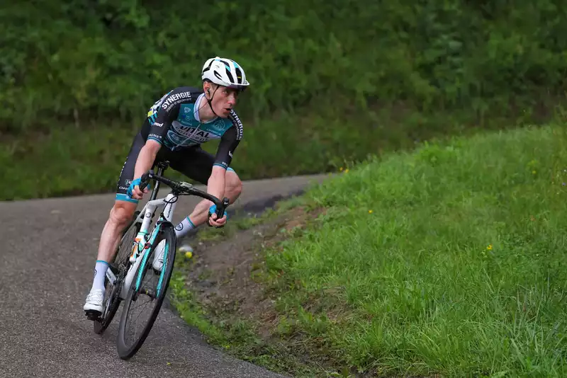 Laurent crashes during home practice