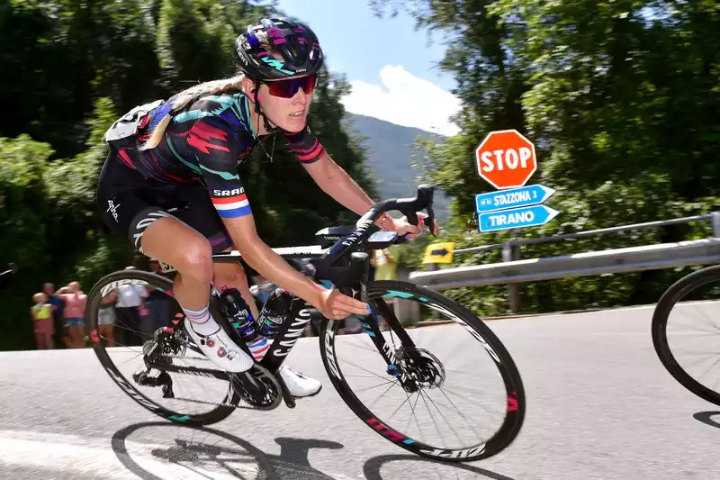 Hannah Burns and Tiffany Cromwell return to Canyon-SRAM in 2020.