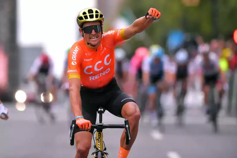 Van Avermaet follows a modified race program to delay the peak in Flanders and Roubaix.