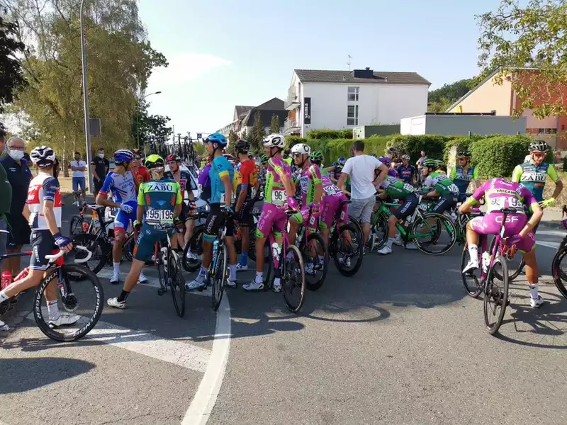 Riders protest safety at Tour de Luxembourg