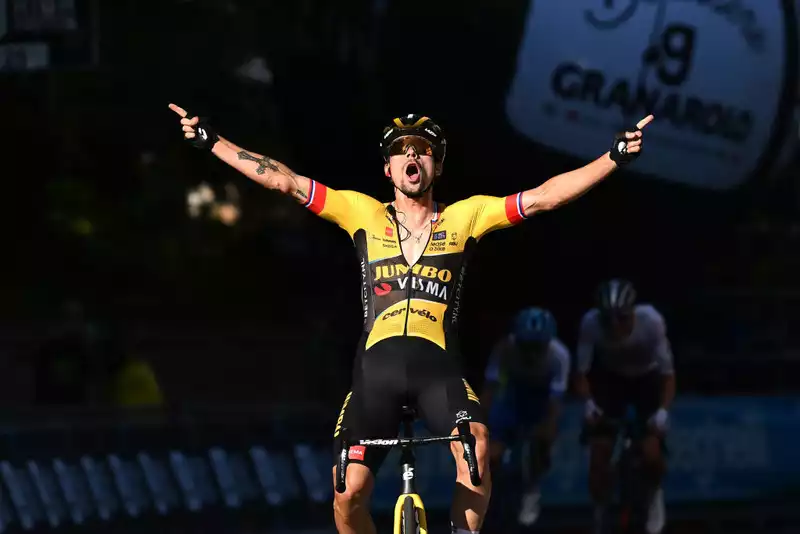 Primoz Roglic signs contract agreement with Mullet - Hansgrohe